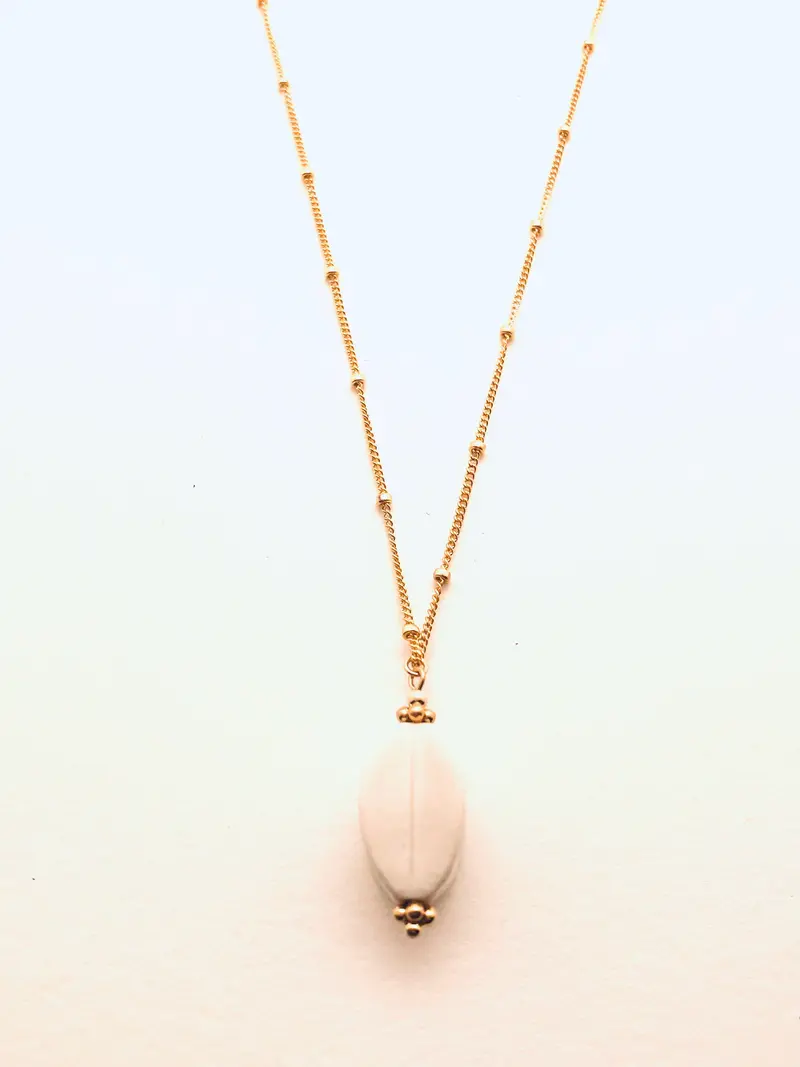 Clean White Magnora Pendant Necklace 1