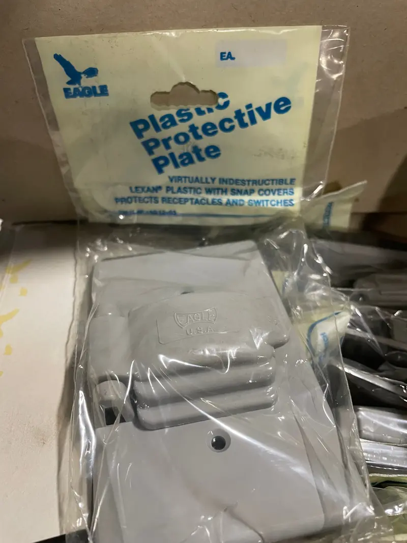 Eagle Electrical S1961 Weatherproof Single Receptacle Cover – Gray, New Surplus 1