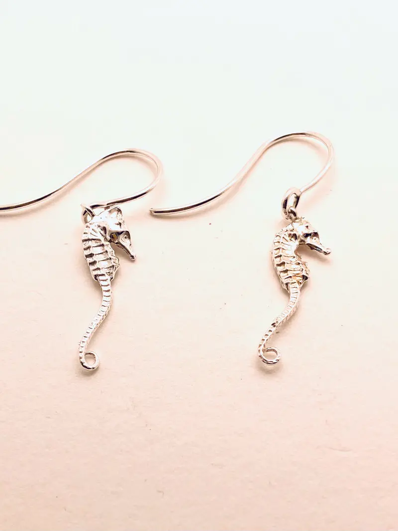 Sterling Silver Seahorse Dangle Earrings – Delicate Marine-Inspired Jewelry 1