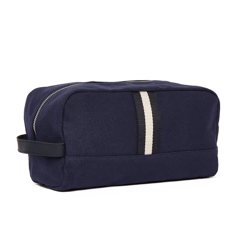 The Kennedy Hanging Toiletry Bag With Multiple Compartments 1